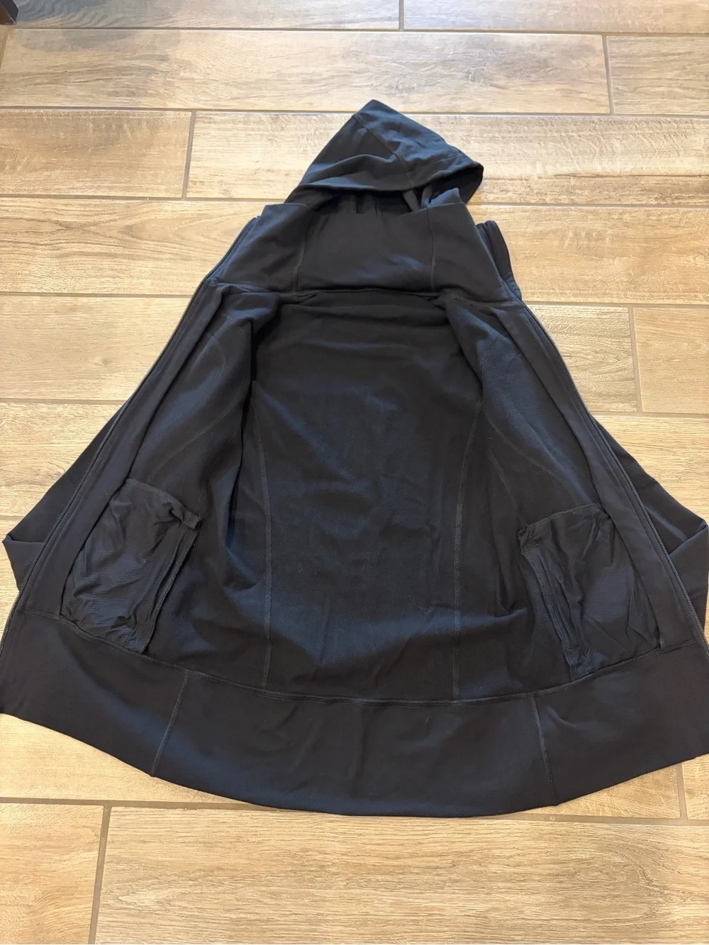 lululemon women’s black hooded Jacket size 4
